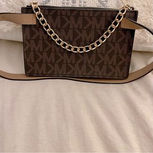 Michael Kors Fanny pack stylish belt with adjustable straps